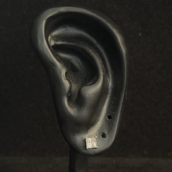 Beautiful 1.00ctw Princess Cut Moissanite Screwback Stud Earrings~New~Retail$300 - Picture 8 of 10